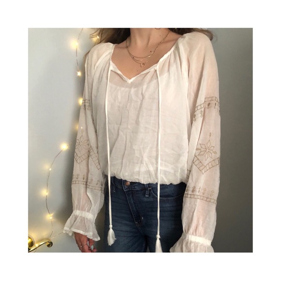 Flowy top with sleeve embroidery - Picture 3 of 4